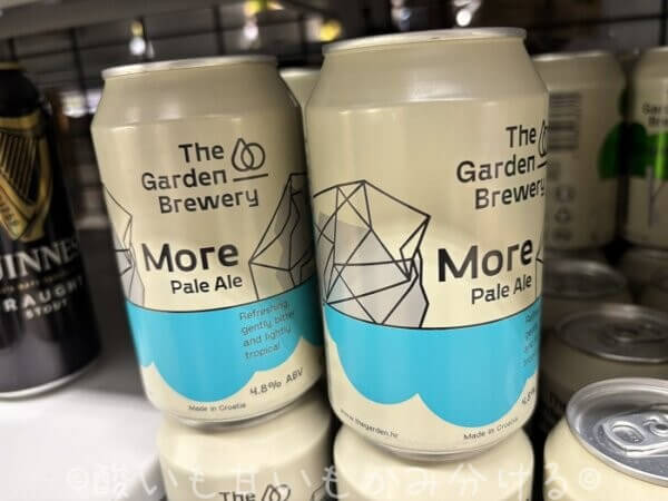 クロアチアのスーパーの棚に積まれたThe Garden Breweryのコア（売れ筋）ビールMore Pale Aleの缶