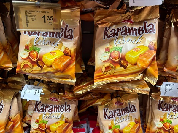 モンテネグロのスーパーで買える、Kraš社のヘーゼルナッツ味(Lešnik)のソフトキャンディKaramela