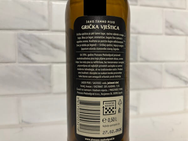 Grička vješticaビールの裏ラベル。原材料や魔女の伝説についてのクロアチア語の説明書き。