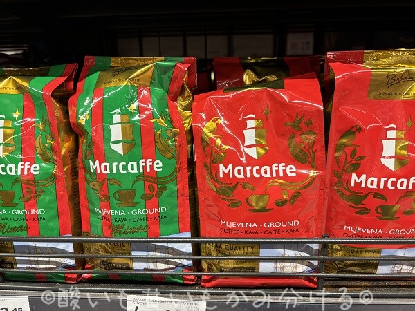 スーパーに並ぶMarcaffe(マルカフェ)の赤と緑の鮮やかなコーヒー袋