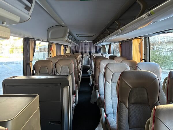 ドブロブニク発スプリト行き長距離バスFlixbusの車内とシート配列の様子